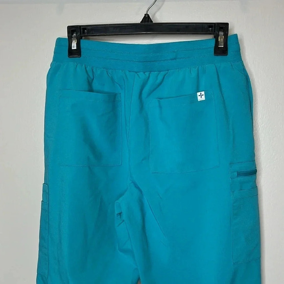 Care and Wear Women's Teal Scrub Set Flexible Material and Lots of Pockets - Picture 10 of 15